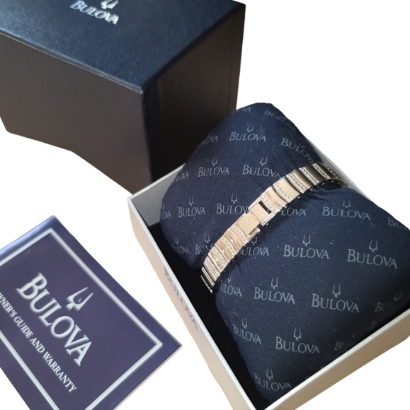 Bulova Women's Swarovski Crystal Silver Tone Quartz Watch C899182 - Picture 4 of 7